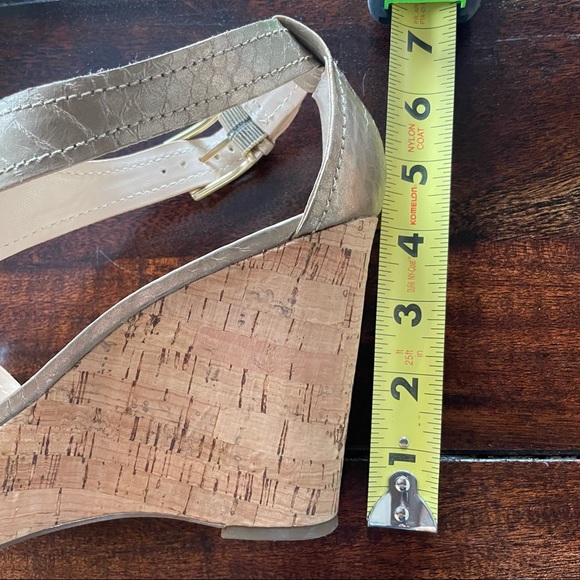 Gorgeous LIKE NEW Gold Wedge Sandals - Picture 11 of 12